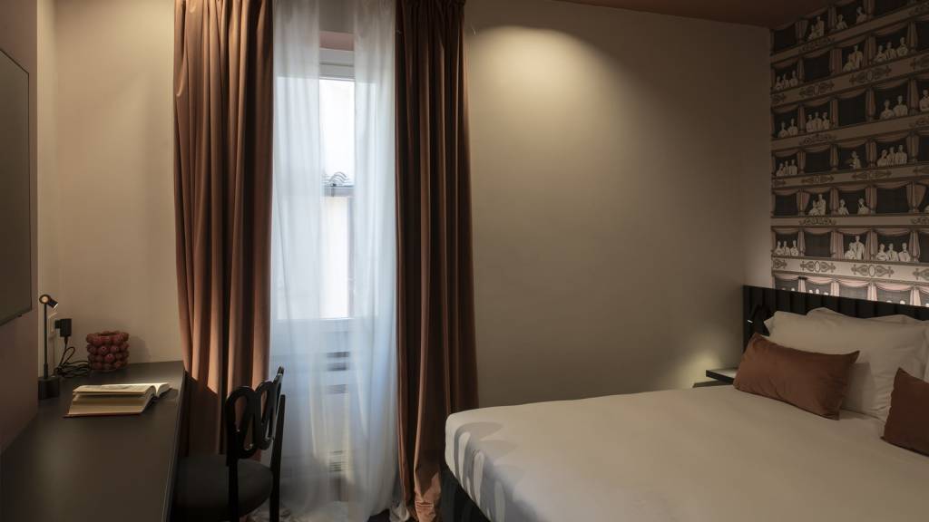 Colonna-suite-del-corso-roma-Queen-Deluxe-queendeluxe03